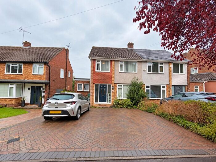 3 Bedroom Semi-Detached House To Rent In Deeds Grove, HP12