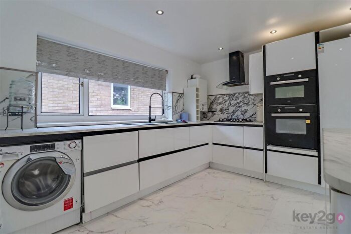 2 Bedroom Detached Bungalow For Sale In Staniforth Avenue, Eckington, Sheffield, S21