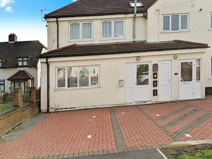 1 Bedroom Flat For Sale In Collier Row, Romford, RM5