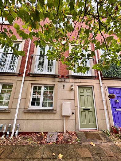 3 Bedroom Town House To Rent In Madison Avenue, Brierley Hill, DY5
