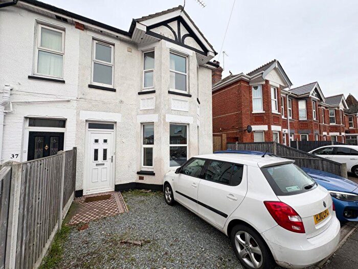 5 Bedroom House To Rent In - Student Five Double Bedrooms, Talbot Road, P07