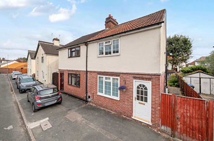 3 Bedroom Semi-Detached House For Sale In Beaconsfield Road, Woking, Surrey, GU22