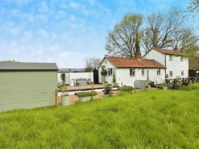 2 Bedroom Detached House For Sale In Meareway, Westhay, Glastonbury, Somerset, BA6