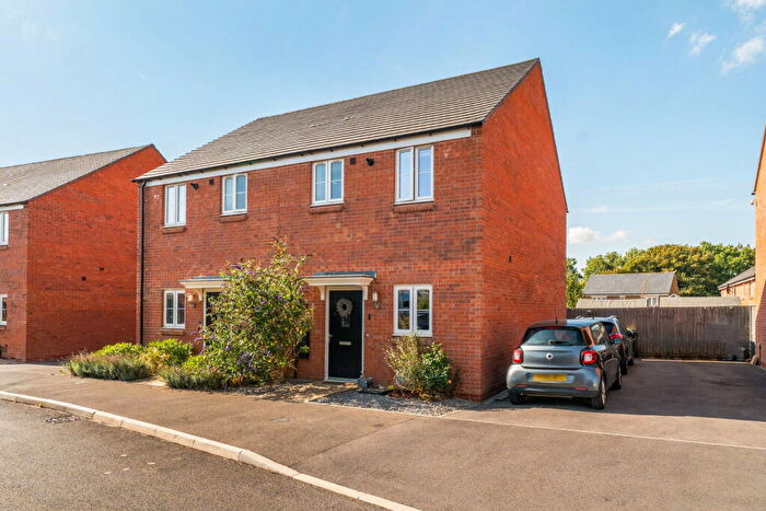 2 Bedroom Semi-Detached House For Sale In Hermon Road, Banbury, OX16