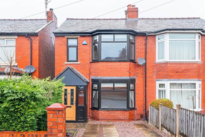 3 Bedroom Semi-Detached House For Sale In Yewlands Drive, Leyland, PR25