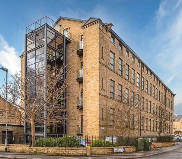 2 Bedroom Apartment To Rent In Cavendish Court, Drighlington, BD11