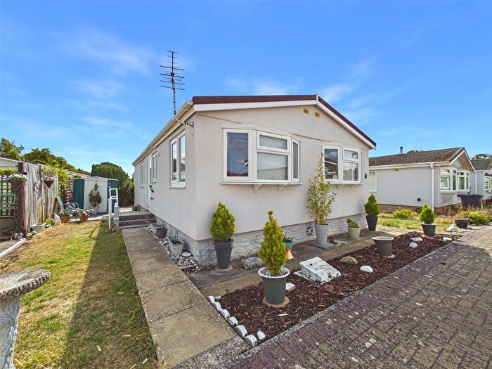 2 Bedroom Mobile/park Home For Sale In Woodlands Park, Quedgeley, Gloucester, Gloucestershire, GL2