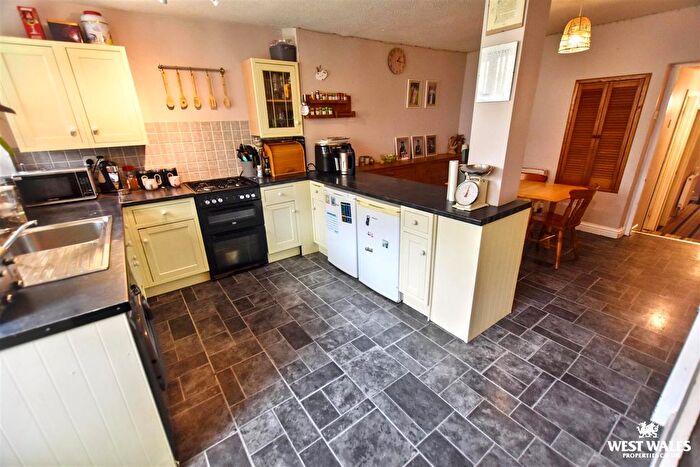 4 Bedroom End Of Terrace House For Sale In Hamilton Terrace, Pembroke, SA71